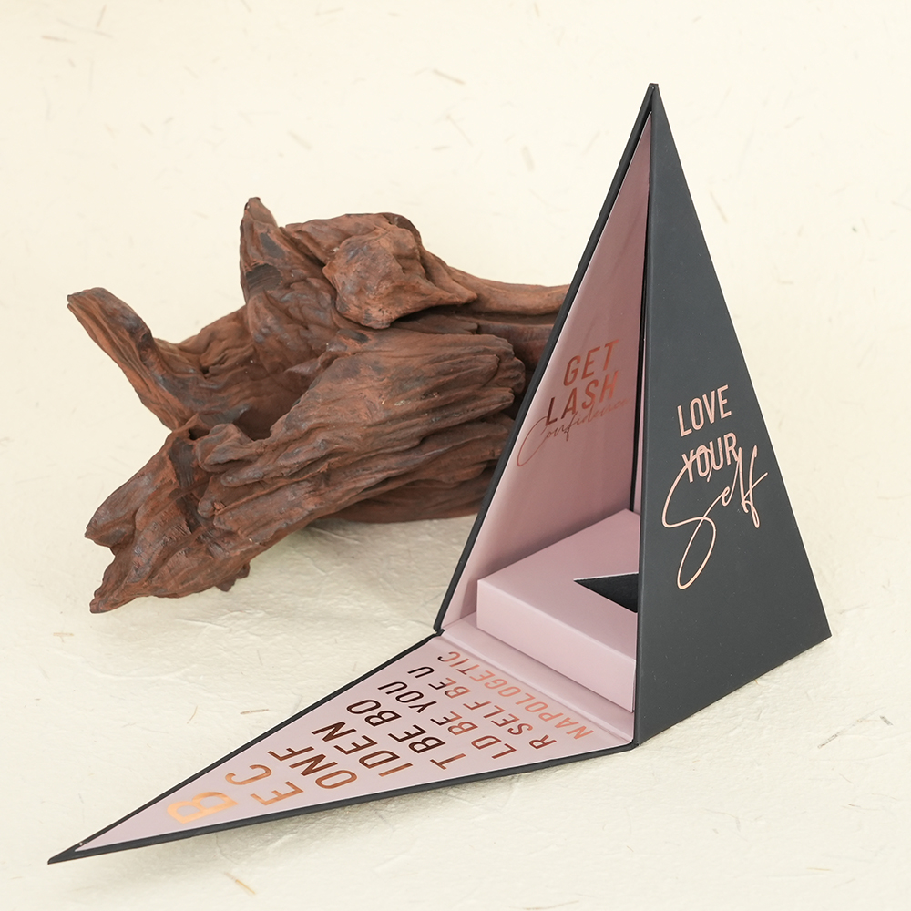 黑色烫粉三棱锥磁吸礼盒