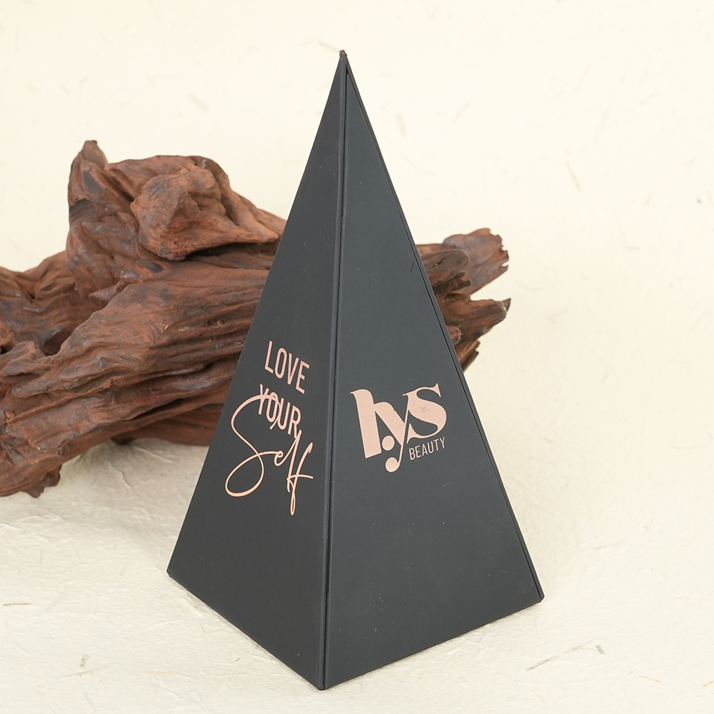 黑色烫粉三棱锥磁吸礼盒